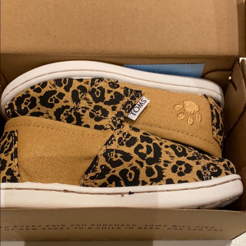 Toms tan Canvas Jaguar shoes